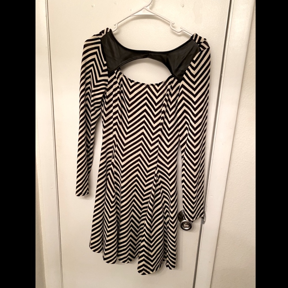 Long sleeve chevron print dress